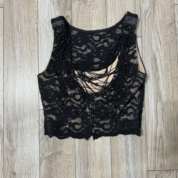 Black crop top size 7/8 fits like a Medium - Picture 3 of 4